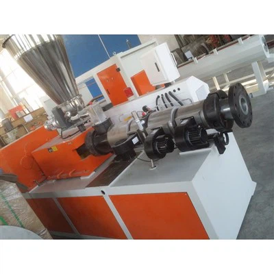 Stroje na plastové extrudéry